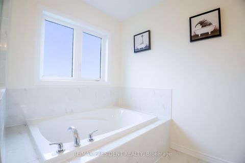 Photo 34 at 4 Cypress Point Street, Ardagh, Barrie