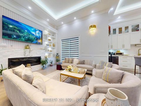 Photo 3 at 36 Craiglee Drive, Cliffside, Toronto