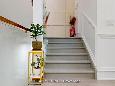 Photo 13 at 36 Craiglee Drive, Cliffside, Toronto