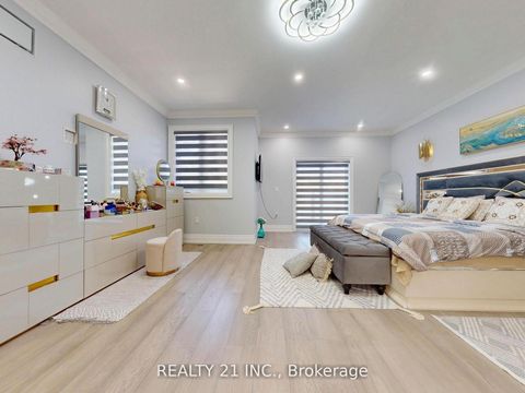 Photo 16 at 36 Craiglee Drive, Cliffside, Toronto