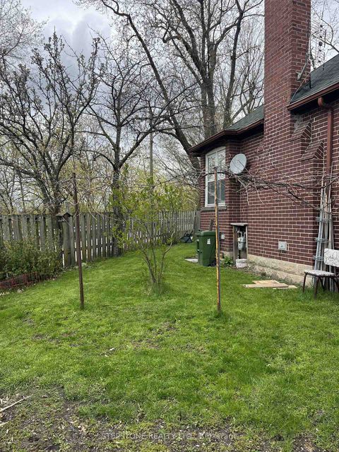 Photo 2 at 40 Glenvalley Drive S, Mount Dennis, Toronto