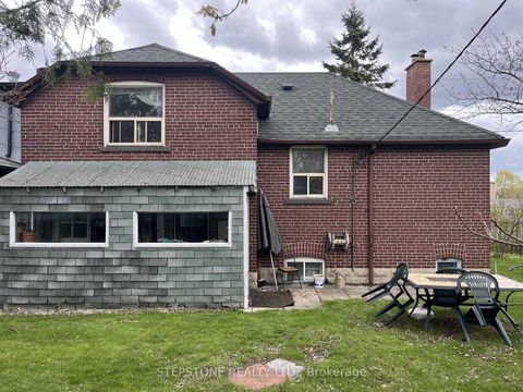 Photo 3 at 40 Glenvalley Drive S, Mount Dennis, Toronto