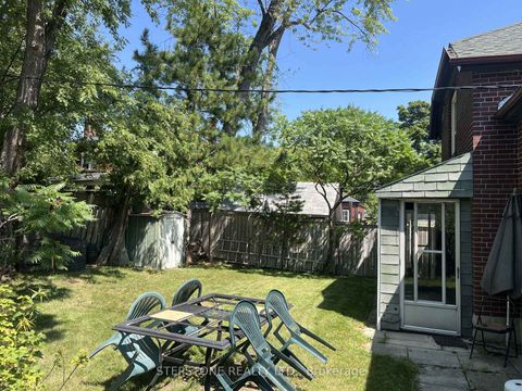 Photo 4 at 40 Glenvalley Drive S, Mount Dennis, Toronto
