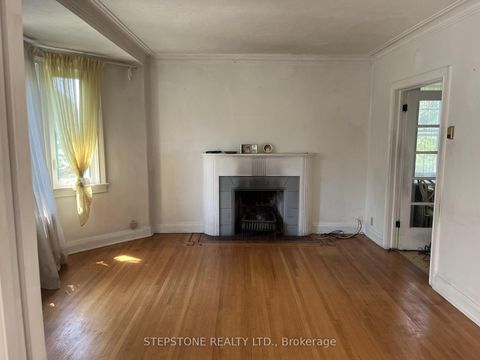 Photo 5 at 40 Glenvalley Drive S, Mount Dennis, Toronto