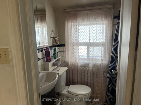 Photo 8 at 40 Glenvalley Drive S, Mount Dennis, Toronto