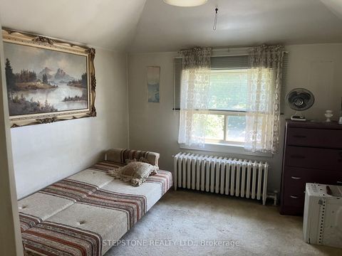 Photo 9 at 40 Glenvalley Drive S, Mount Dennis, Toronto