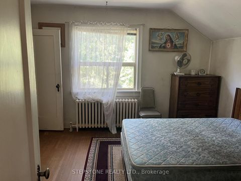Photo 10 at 40 Glenvalley Drive S, Mount Dennis, Toronto