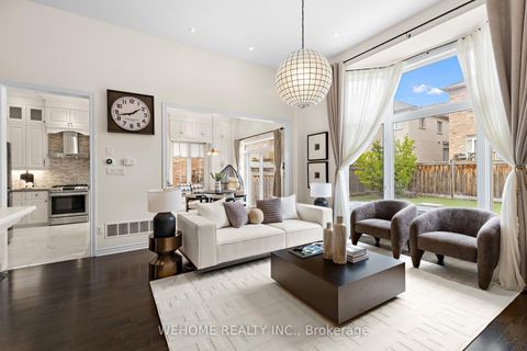 Photo 9 at 20 Gallant Place, Vellore Village, Vaughan