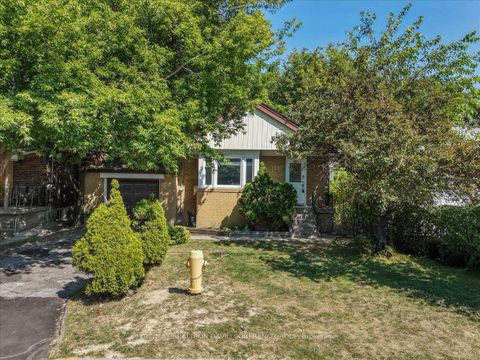 Photo 1 at 122 Mcgillivray Avenue, Nortown, Toronto