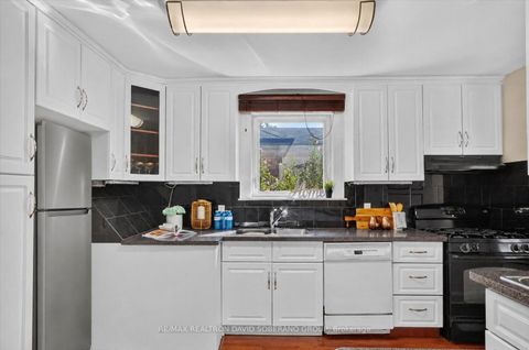 Photo 5 at 122 Mcgillivray Avenue, Nortown, Toronto