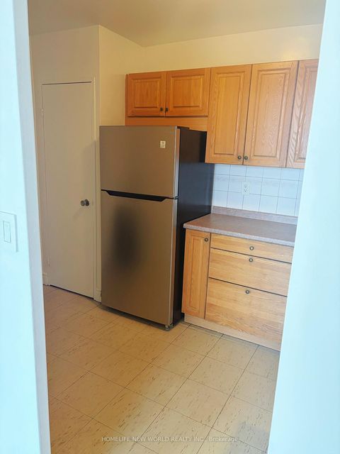 Photo 3 at 1802 - 15 Vicora Link Way, Flemingdon Park, Toronto