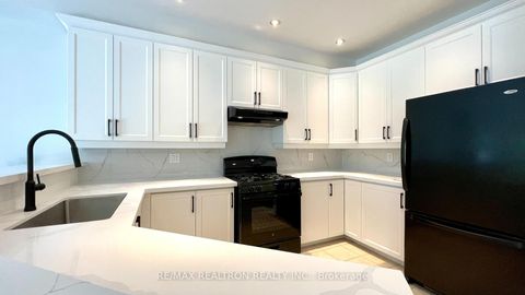 Photo 9 at 123 Woodbury Crescent, Summerhill Estates, Newmarket