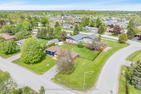 Photo 1 at 201 Parkside Crescent, Stroud, Innisfil
