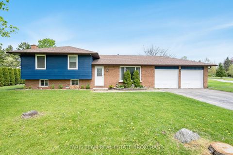 Photo 2 at 201 Parkside Crescent, Stroud, Innisfil