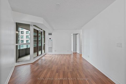 Photo 1 at 801 - 19 Grand Trunk Crescent, Waterfront Communities C1, Toronto