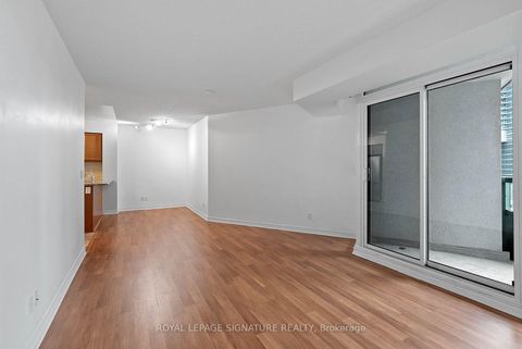 Photo 3 at 801 - 19 Grand Trunk Crescent, Waterfront Communities C1, Toronto