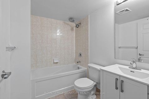 Photo 15 at 801 - 19 Grand Trunk Crescent, Waterfront Communities C1, Toronto