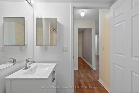 Photo 16 at 801 - 19 Grand Trunk Crescent, Waterfront Communities C1, Toronto