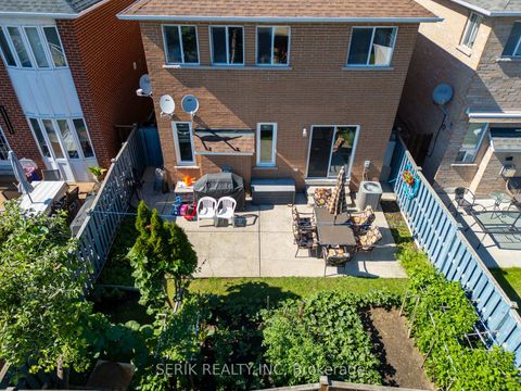 Photo 4 at 152 Monteith Crescent, Maple, Vaughan