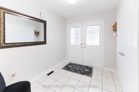 Photo 5 at 152 Monteith Crescent, Maple, Vaughan