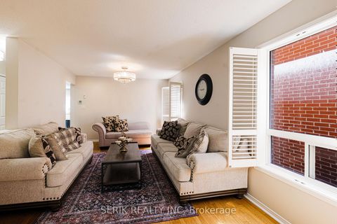 Photo 7 at 152 Monteith Crescent, Maple, Vaughan