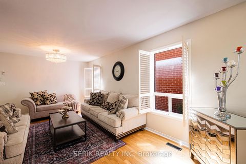 Photo 8 at 152 Monteith Crescent, Maple, Vaughan