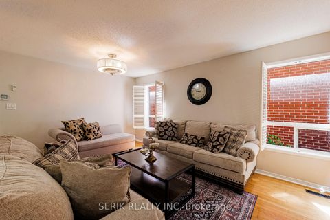 Photo 9 at 152 Monteith Crescent, Maple, Vaughan