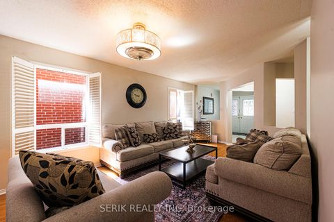 Photo 10 at 152 Monteith Crescent, Maple, Vaughan