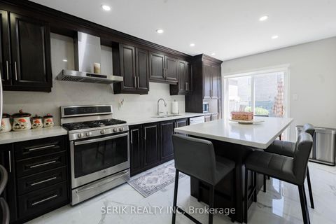 Photo 11 at 152 Monteith Crescent, Maple, Vaughan