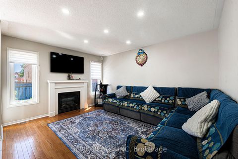 Photo 15 at 152 Monteith Crescent, Maple, Vaughan