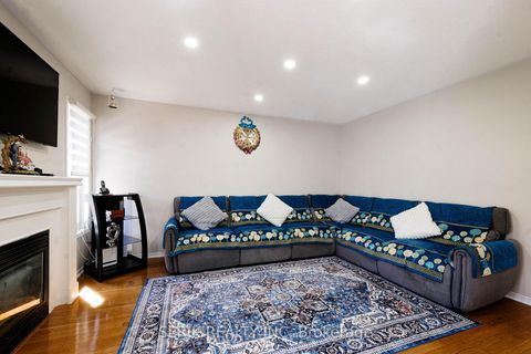 Photo 16 at 152 Monteith Crescent, Maple, Vaughan