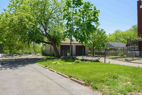 Photo 24 at 155 Earlsdale Avenue, Oakwood Village, Toronto