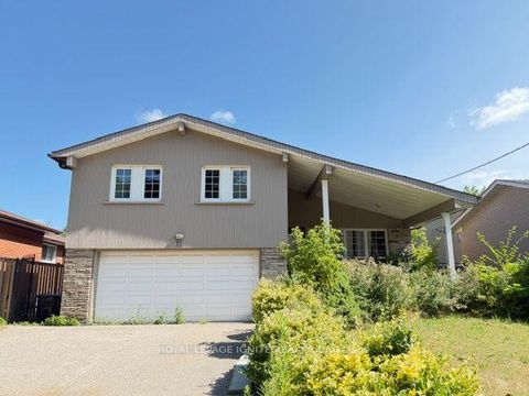 Photo 1 at 11 Fulwell Crescent, York University Heights, Toronto