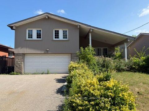 Photo 2 at 11 Fulwell Crescent, York University Heights, Toronto