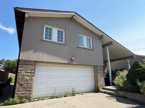 Photo 3 at 11 Fulwell Crescent, York University Heights, Toronto