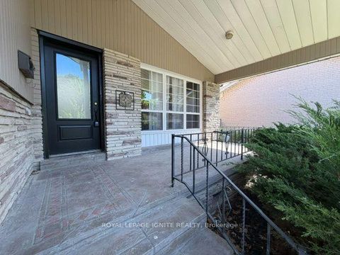 Photo 4 at 11 Fulwell Crescent, York University Heights, Toronto