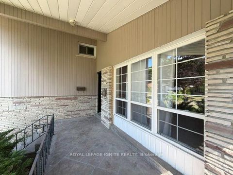 Photo 5 at 11 Fulwell Crescent, York University Heights, Toronto