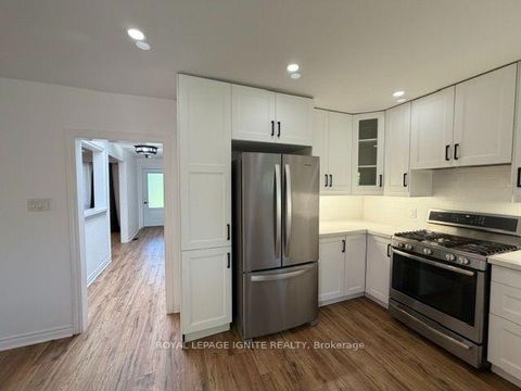 Photo 7 at 11 Fulwell Crescent, York University Heights, Toronto