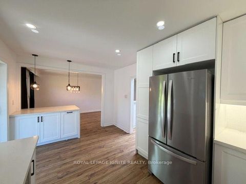 Photo 8 at 11 Fulwell Crescent, York University Heights, Toronto
