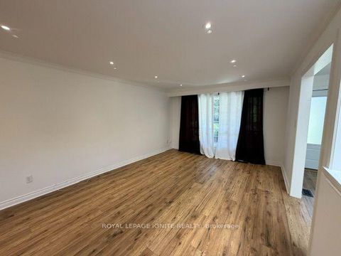 Photo 15 at 11 Fulwell Crescent, York University Heights, Toronto