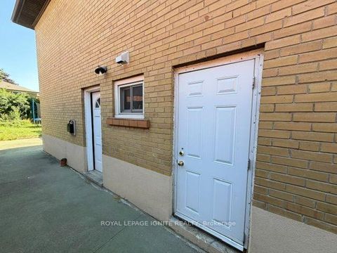 Photo 22 at 11 Fulwell Crescent, York University Heights, Toronto