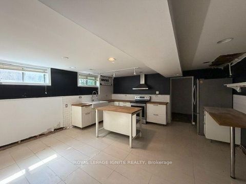 Photo 25 at 11 Fulwell Crescent, York University Heights, Toronto