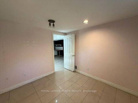 Photo 27 at 11 Fulwell Crescent, York University Heights, Toronto
