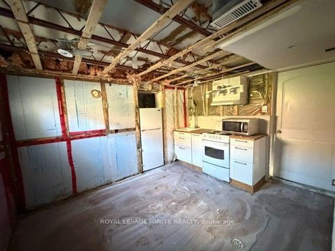Photo 30 at 11 Fulwell Crescent, York University Heights, Toronto