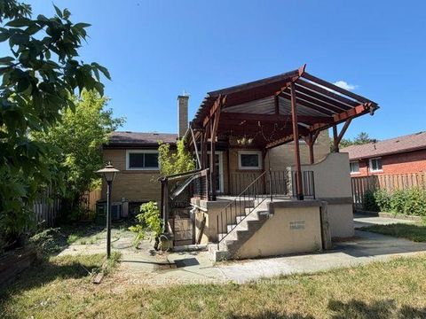 Photo 36 at 11 Fulwell Crescent, York University Heights, Toronto