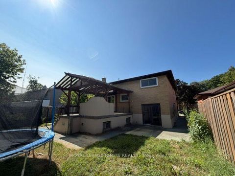 Photo 38 at 11 Fulwell Crescent, York University Heights, Toronto