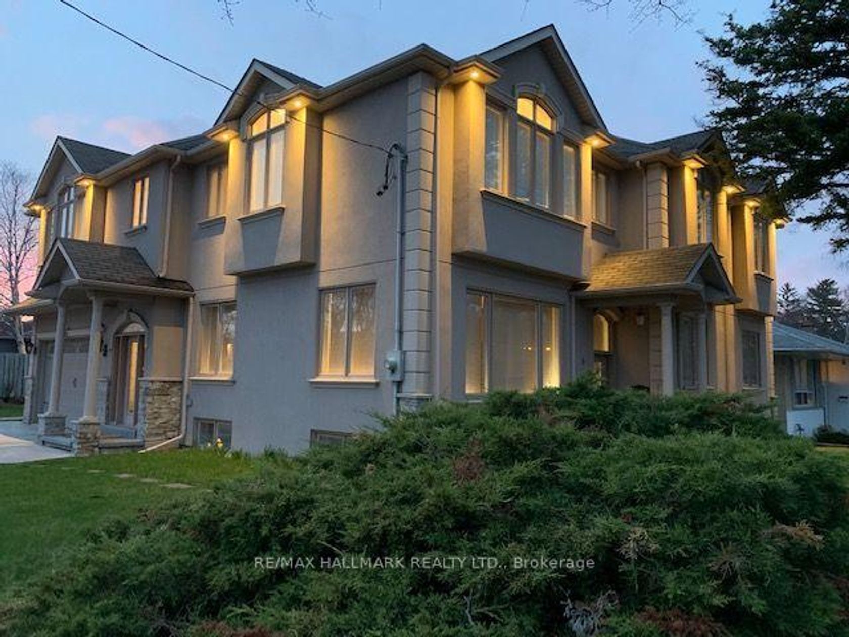 6 Griggsden Avenue, Humber Heights, Toronto photo number 2