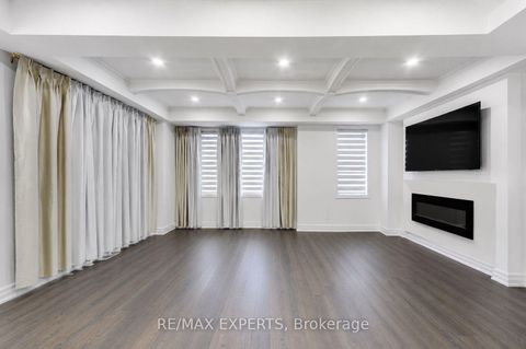 Photo 7 at 2285 Major Mackenzie Drive W, Maple, Vaughan