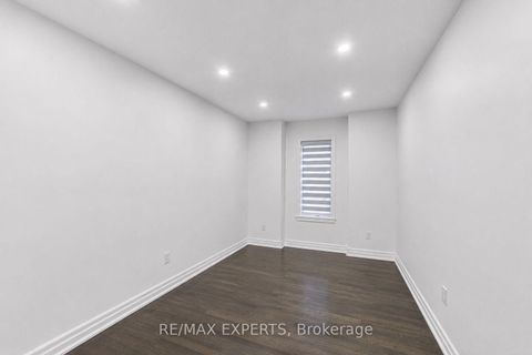 Photo 25 at 2285 Major Mackenzie Drive W, Maple, Vaughan
