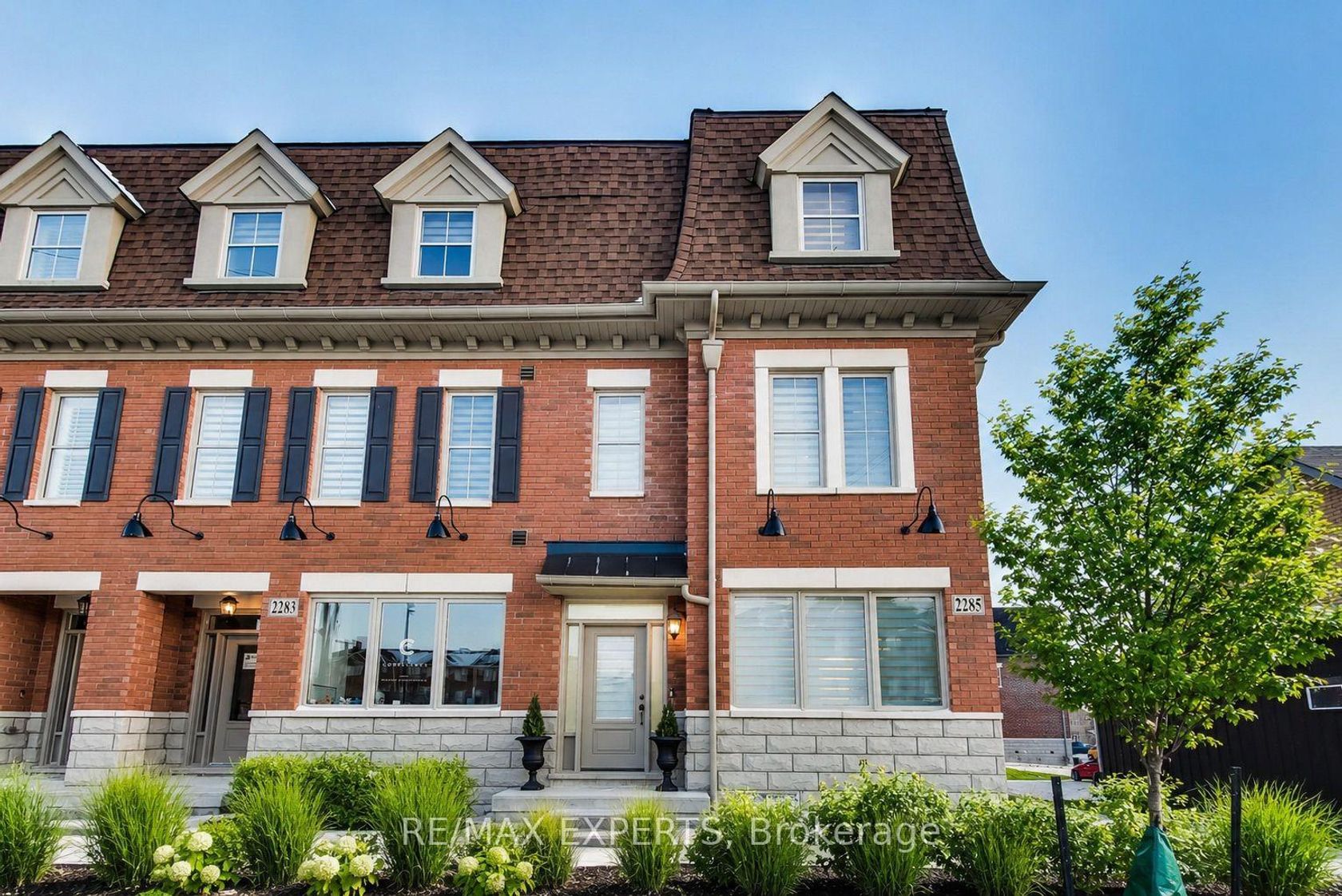 2285 Major Mackenzie Drive W, Maple, Vaughan photo number 2